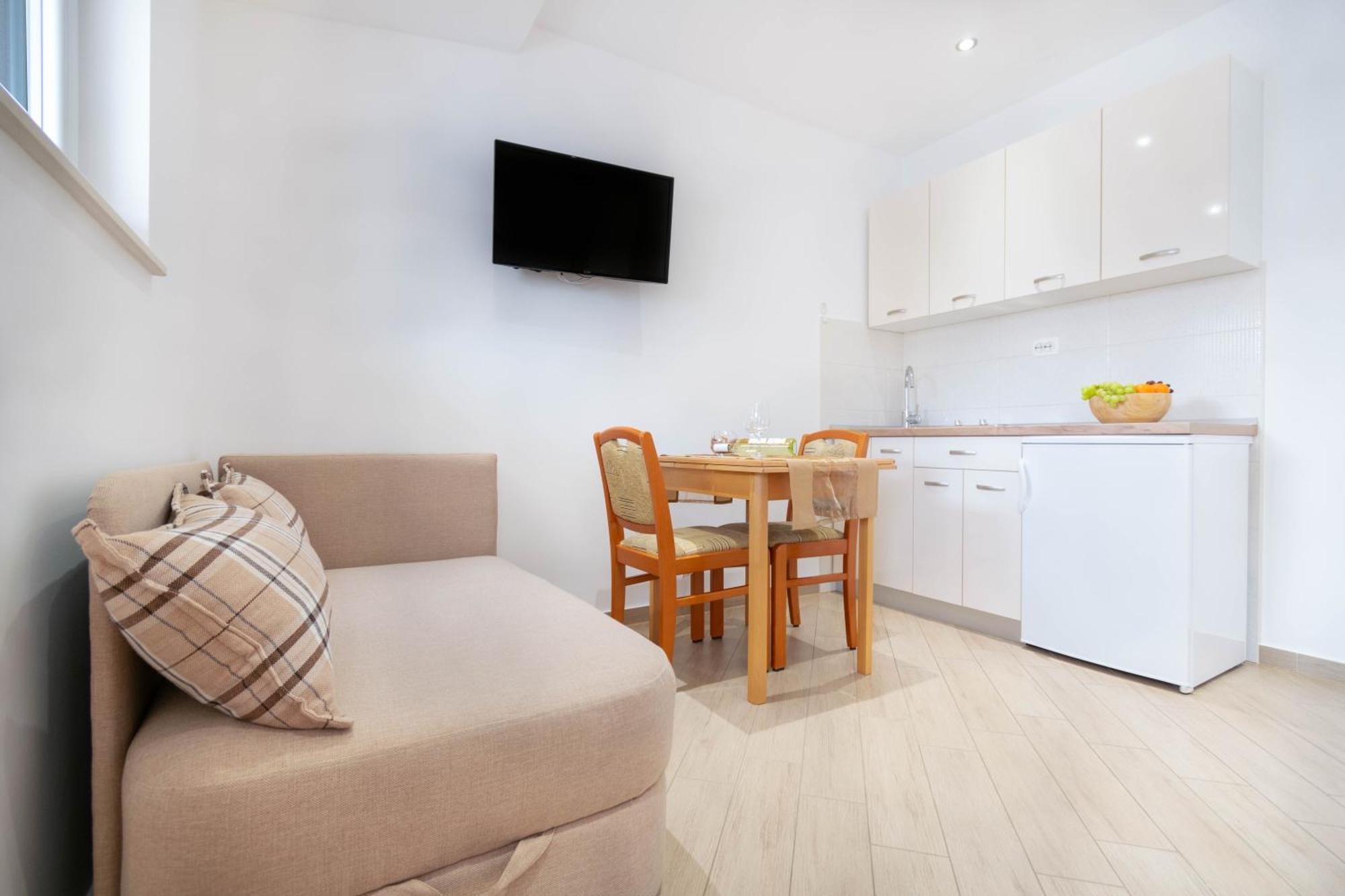 Studio Apartmani Dora Makarska Exterior photo