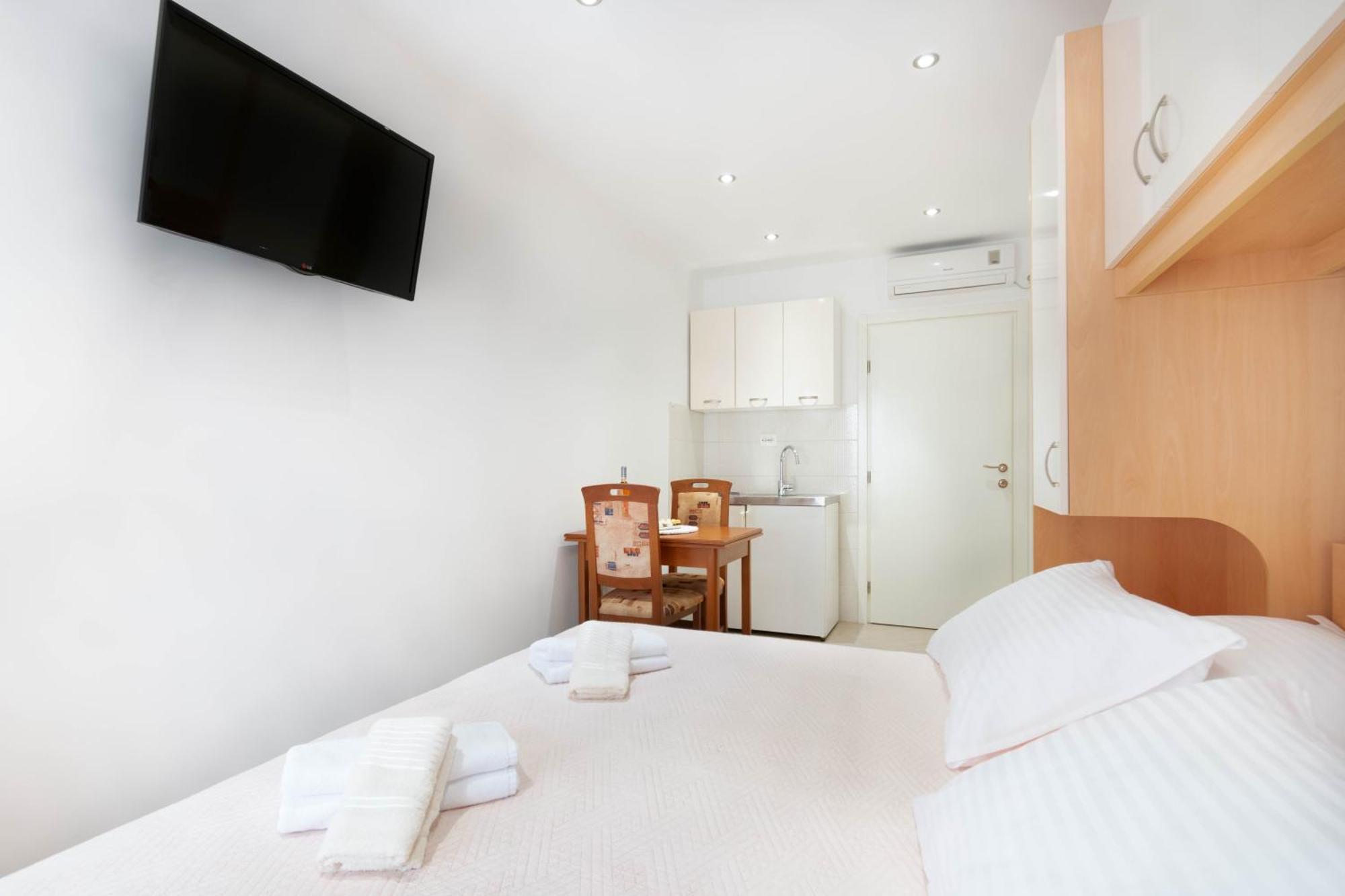 Studio Apartmani Dora Makarska Exterior photo