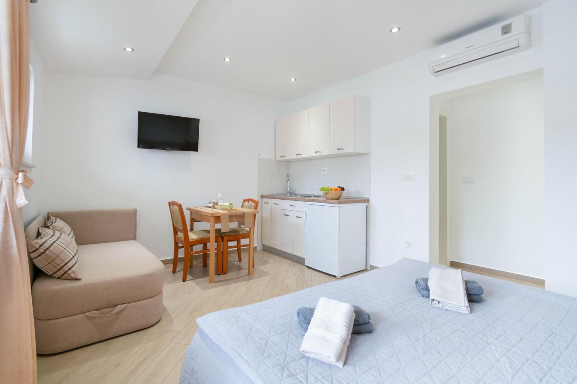 Studio Apartmani Dora Makarska Exterior photo